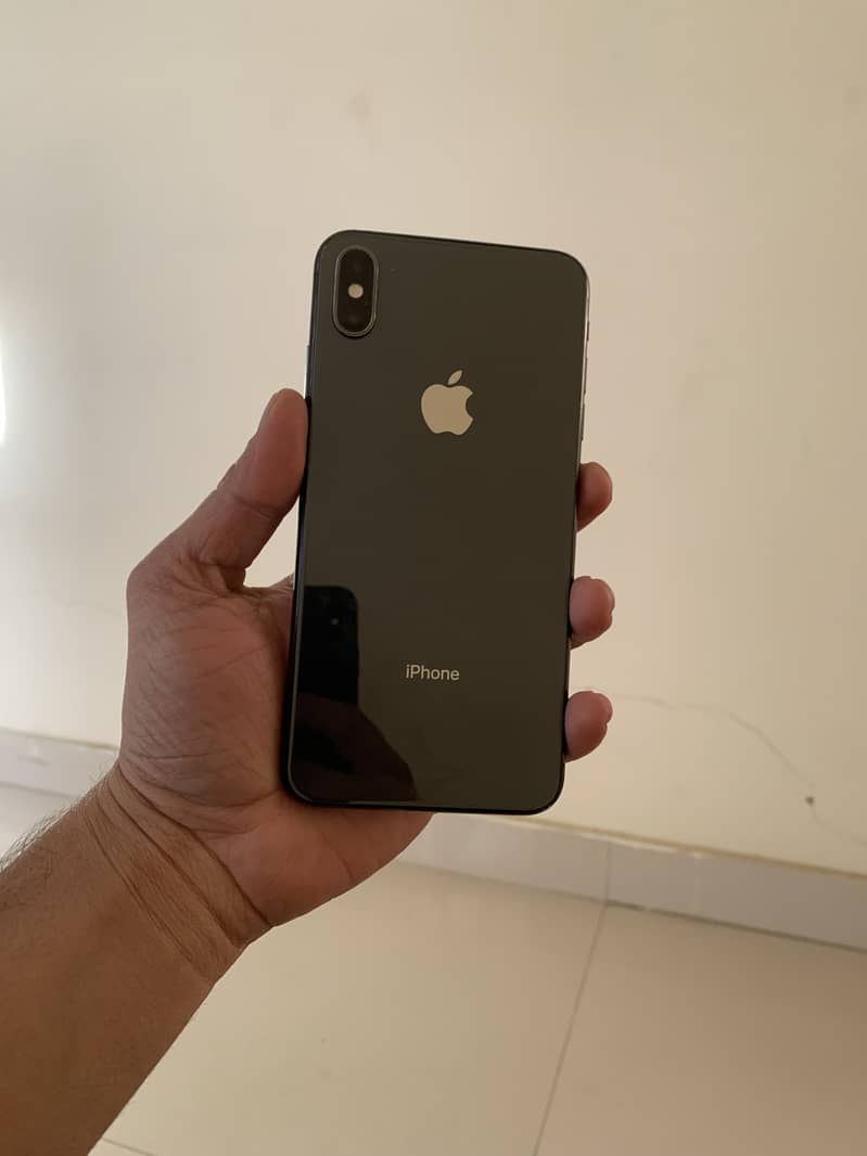 Apple iPhone XS Max 64Gb 1