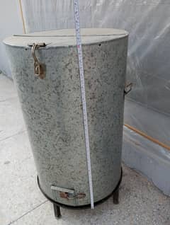 Iron drum for storing wheat and rice