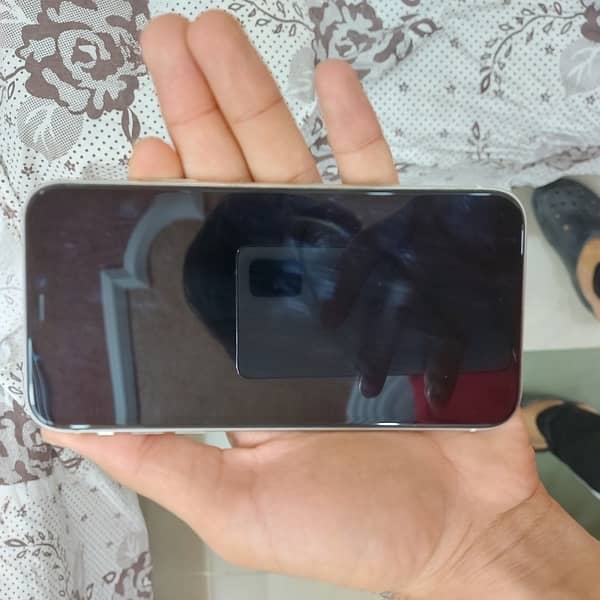 iphone 11 64 GB JV price are negotiable 1