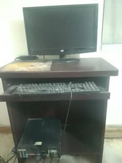 DESKTOP CPU, LCD AND KEYBOARD