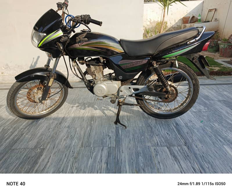 Honda CG 125 Deluxe 2014 1