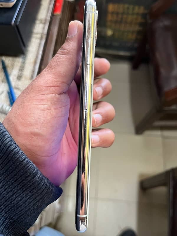 iphone Xs max 64gb non PTA 4