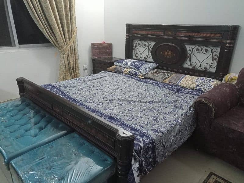 King Bed With Two Side Tables 1