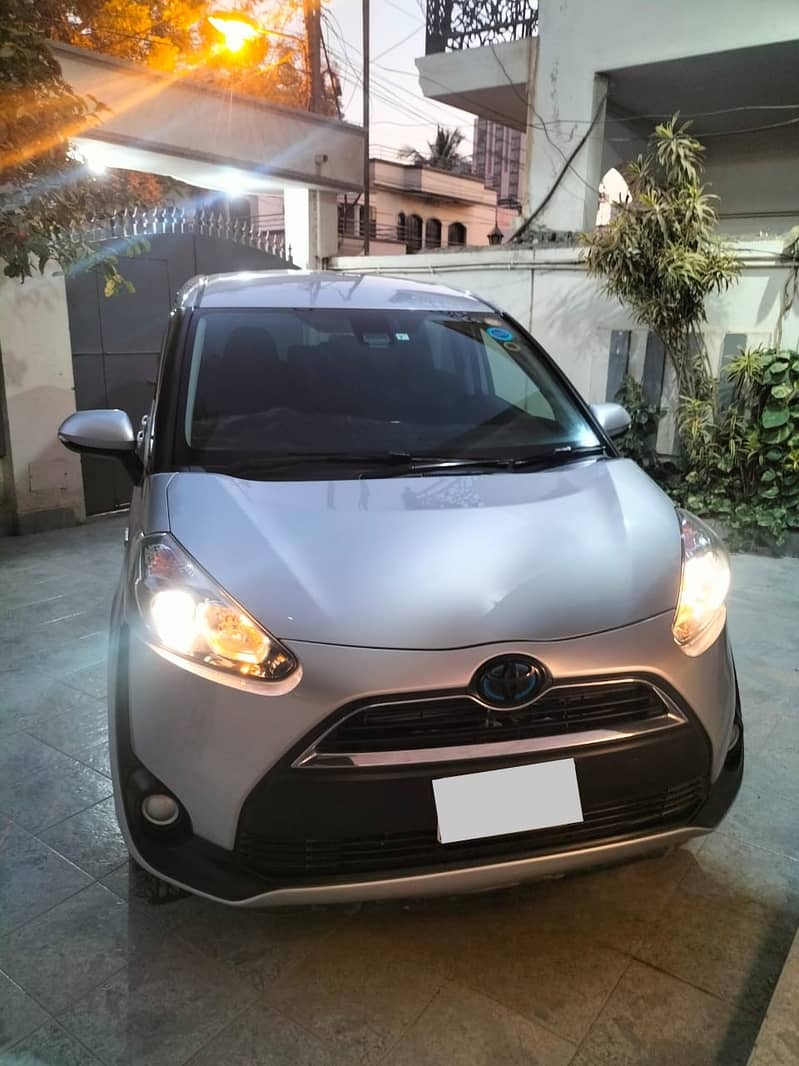 Toyota Sienta G-led Hybrid 2017 1