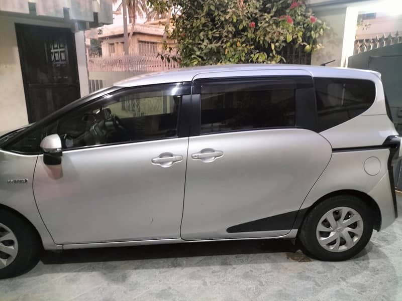 Toyota Sienta G-led Hybrid 2017 4