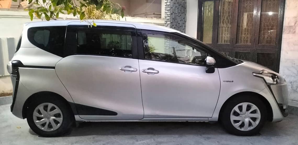 Toyota Sienta G-led Hybrid 2017 5