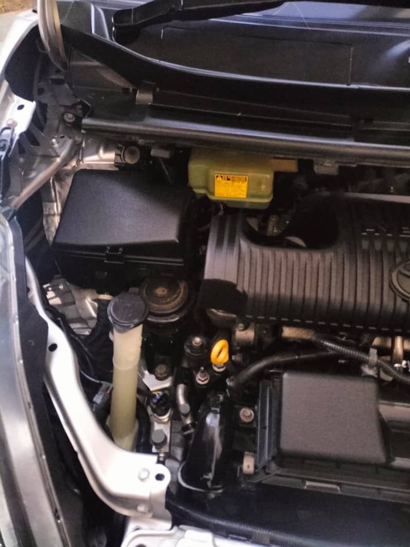 Toyota Sienta G-led Hybrid 2017 12