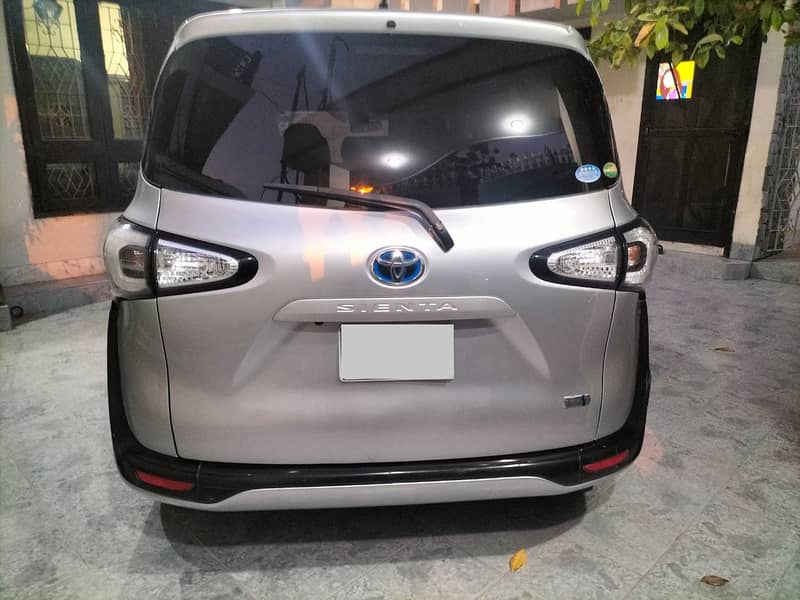 Toyota Sienta G-led Hybrid 2017 16