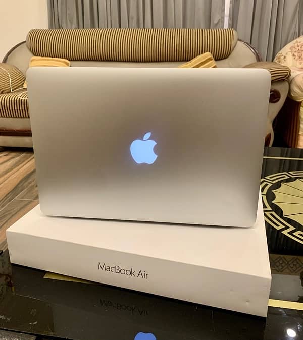 Macbook air 2017 with box for sale. 1