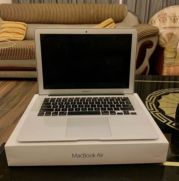 Macbook air 2017 with box for sale. 5