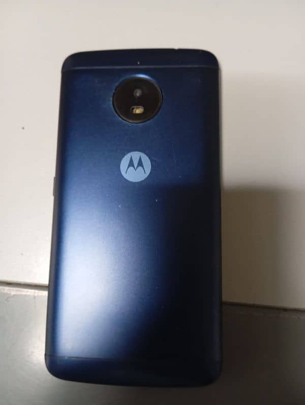 I am selling moto e4 plus 2/32 10/8 condition only 8 k 1