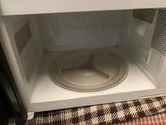 Black ẞ Decker Microwave Oven In Good Condition