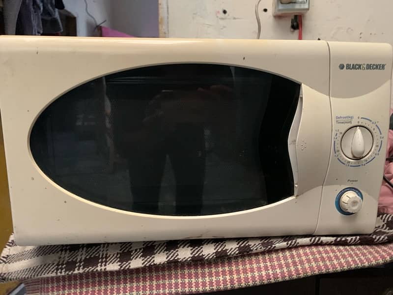 Black ẞ Decker Microwave Oven In Good Condition 1