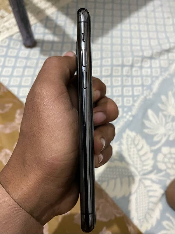 Iphone 11 Pro 256 GB PTA Approved 5