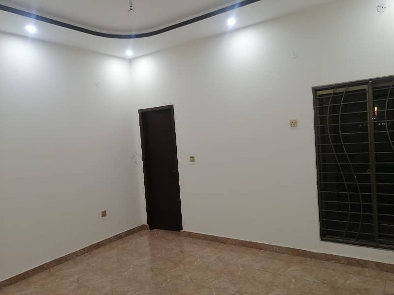 2 Bed flat available for rent in valencia town 1