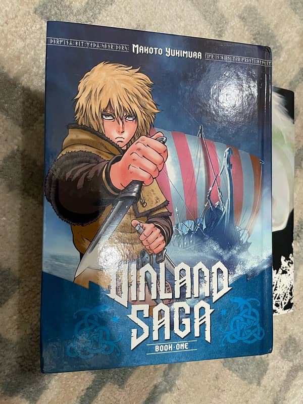 {Tokyo ghoul volume 14}{Vinland saga volume 1} 3