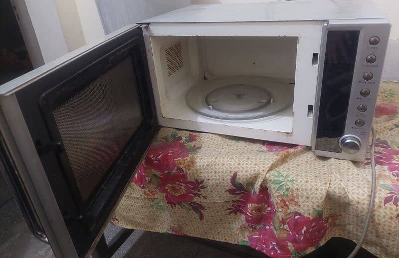 Dawlance Microwave Oven (Both Cooking &  Heating) 25 Ltr 1