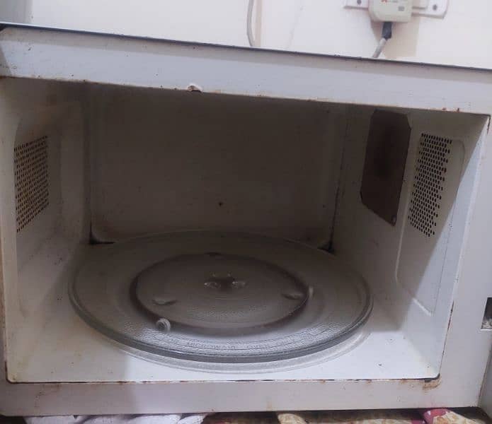 Dawlance Microwave Oven (Both Cooking &  Heating) 25 Ltr 2