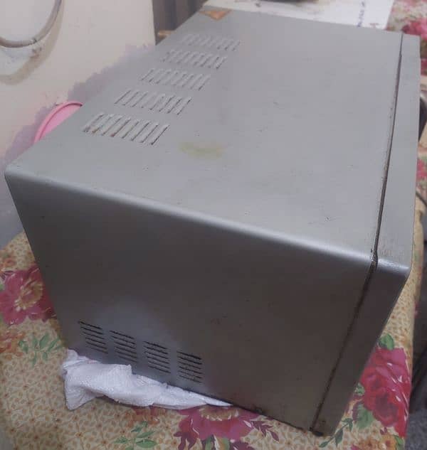 Dawlance Microwave Oven (Both Cooking &  Heating) 25 Ltr 4