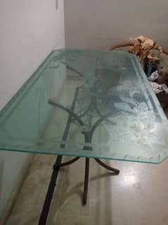 dinning table for sale in excellent condition