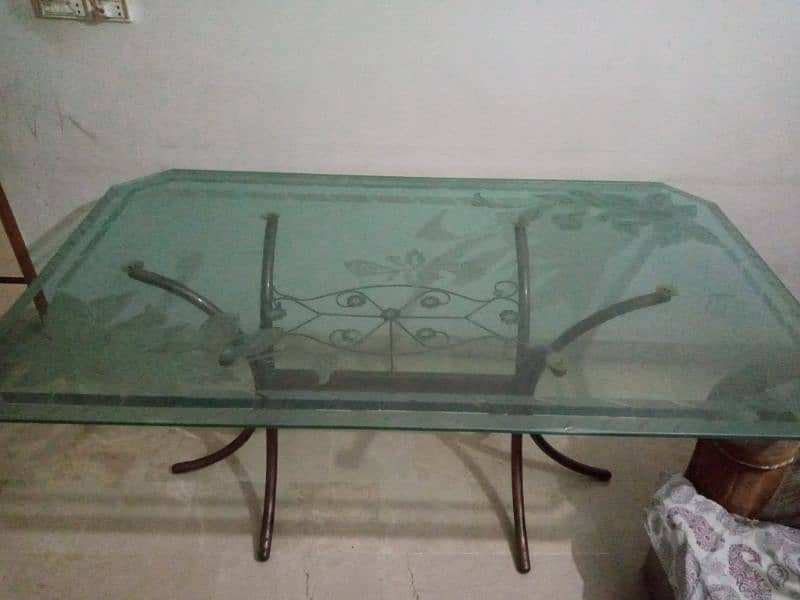 dinning table for sale in excellent condition 1