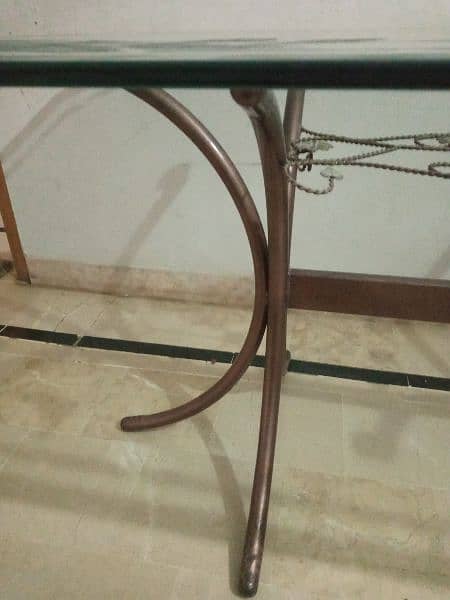 dinning table for sale in excellent condition 3