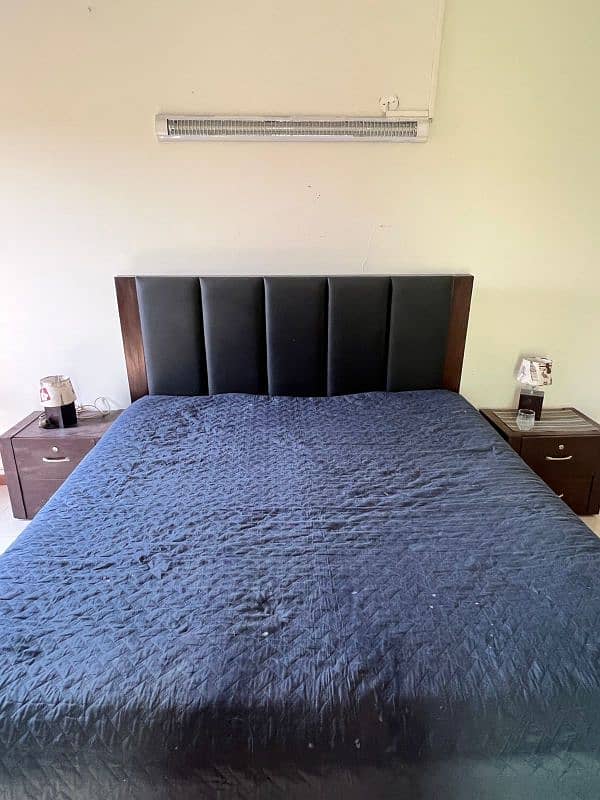 Queen size bed with Mattress 2