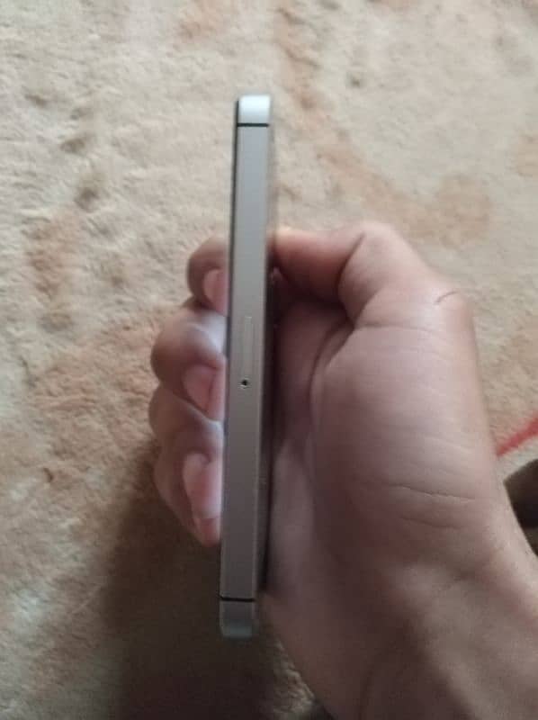 iPhone 5SE grey 10