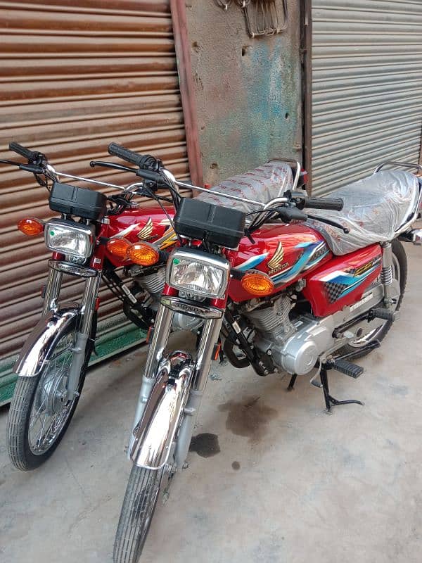 Honda 125 2024.24. 5 mahiny ki ha 1800 Chali ha . 8