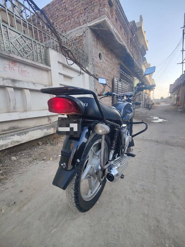 Suzuki Bike 150SE Black Color for sale 5