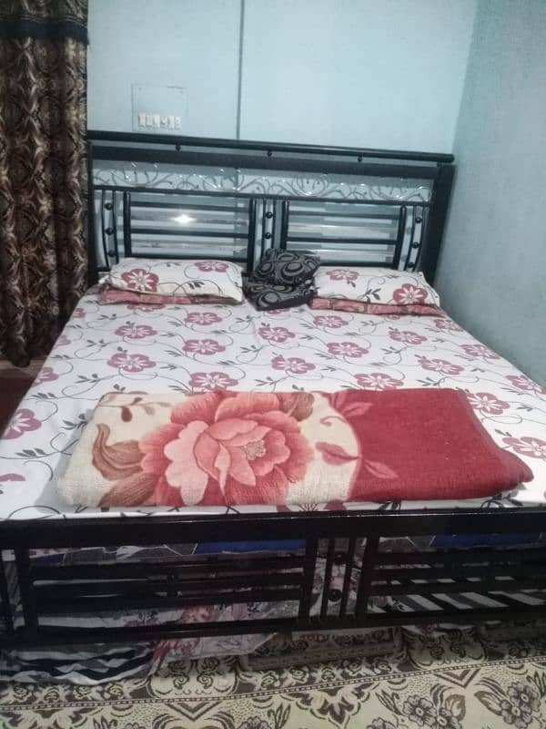 iron bed with out mattres and 2 door almari iron 0