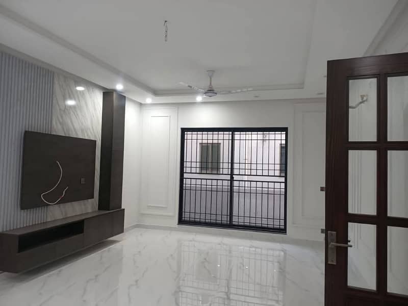 1 Kanal Upper portion Available for Rent in Valencia Town 0