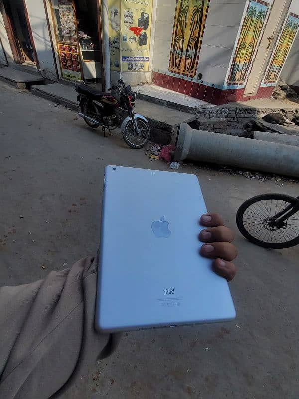 Ipad Air In Gud Condition for kids 2