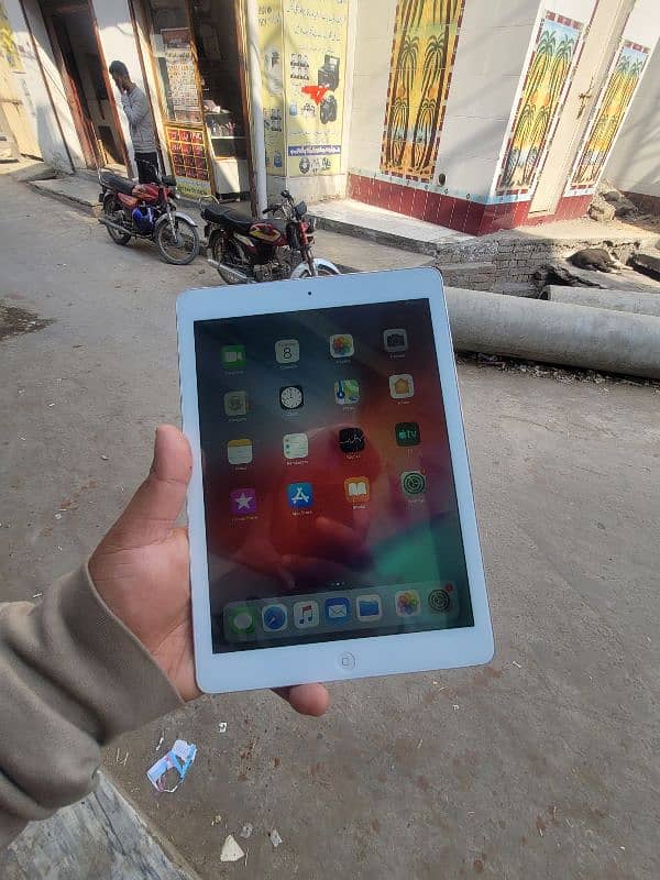 Ipad Air In Gud Condition for kids 4