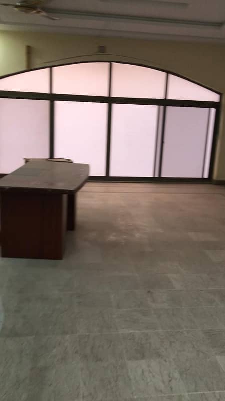 corner 1st floor haal office for rent 3