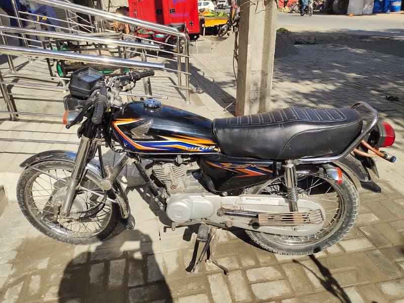 Honda 125 Black 3