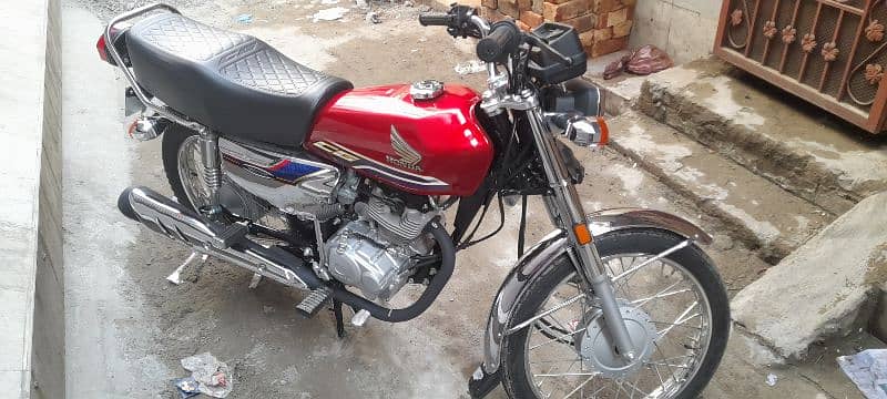 brand new bike only 2000 km drive argent sale only series buyer call 3