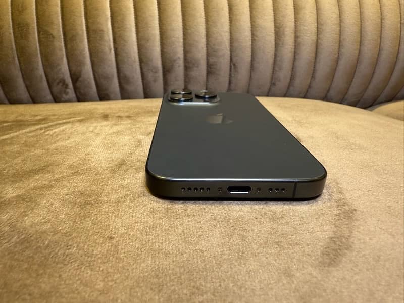 Iphone 15 Pro | 128gb | PTA Approved | Black Titanium 2