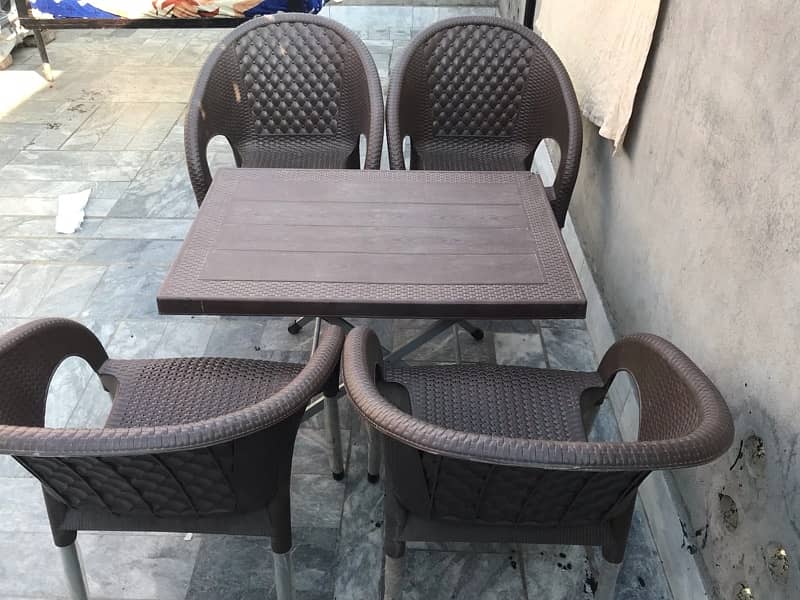 Table & Chairs Set 0