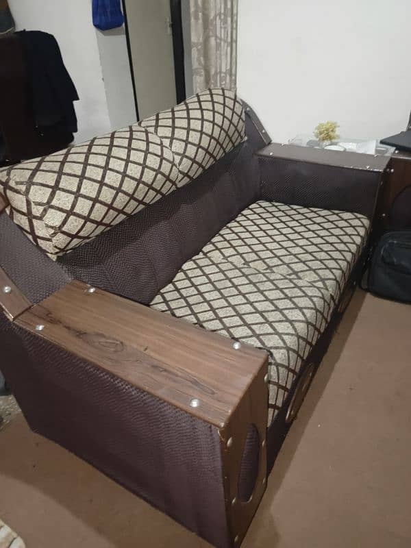 sofa for sale in good condition 4