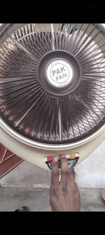 Pak Louver Fan 14" Like new 0