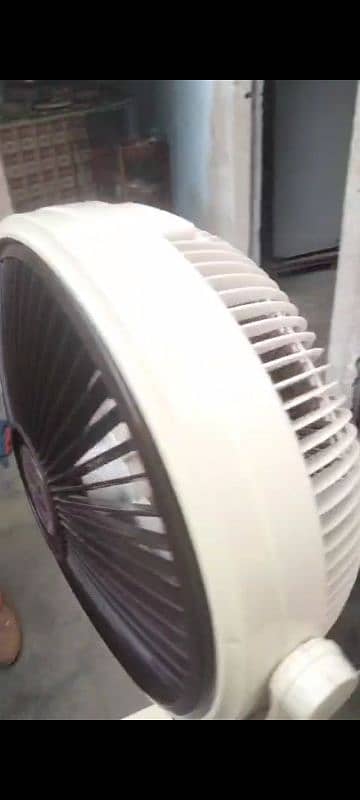 Pak Louver Fan 14" Like new 4