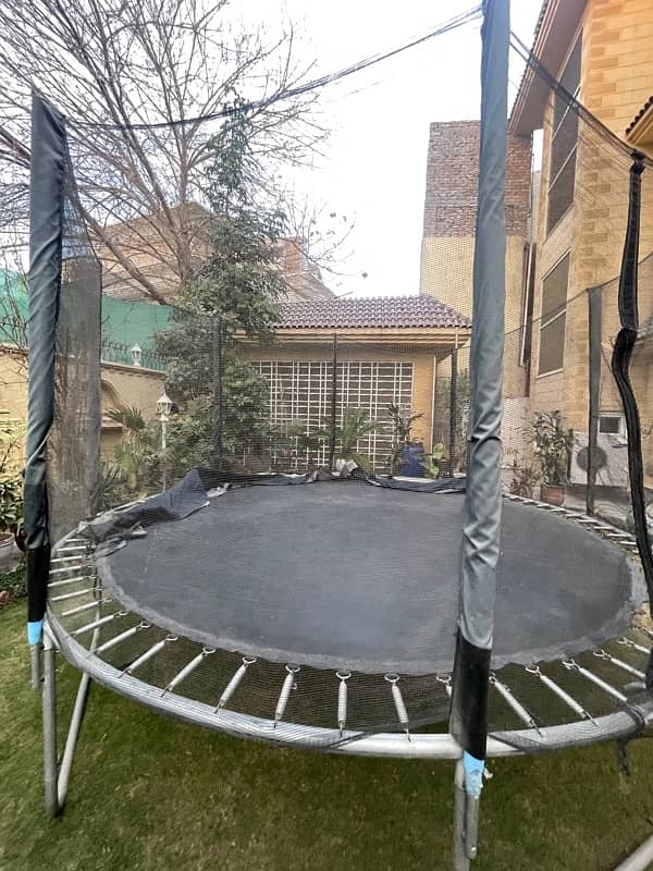 LIVEUP Trampoline 2