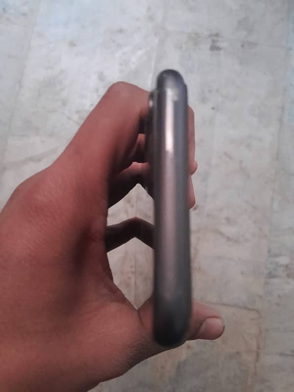 iPhone 11 new condition 3