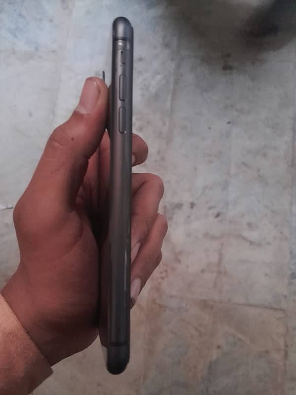 iPhone 11 new condition 4