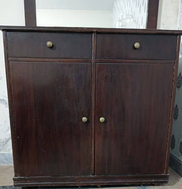 full wood dressing table in 10/10 condition 0