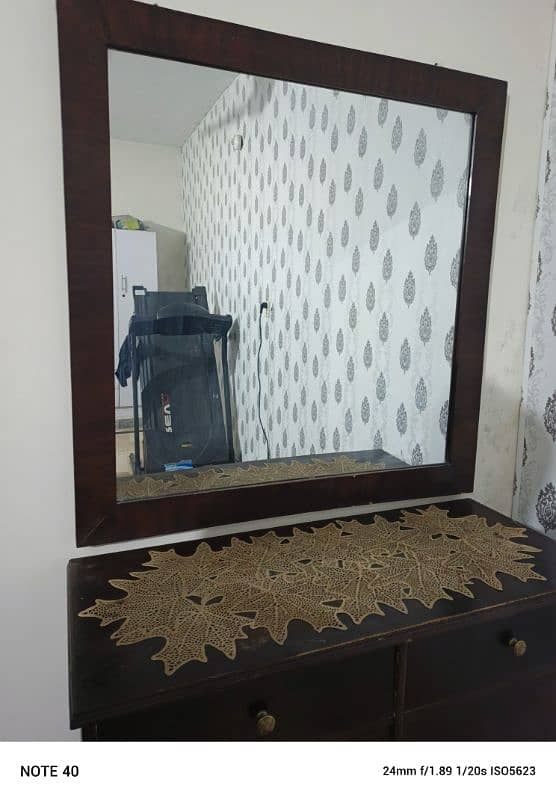 full wood dressing table in 10/10 condition 1