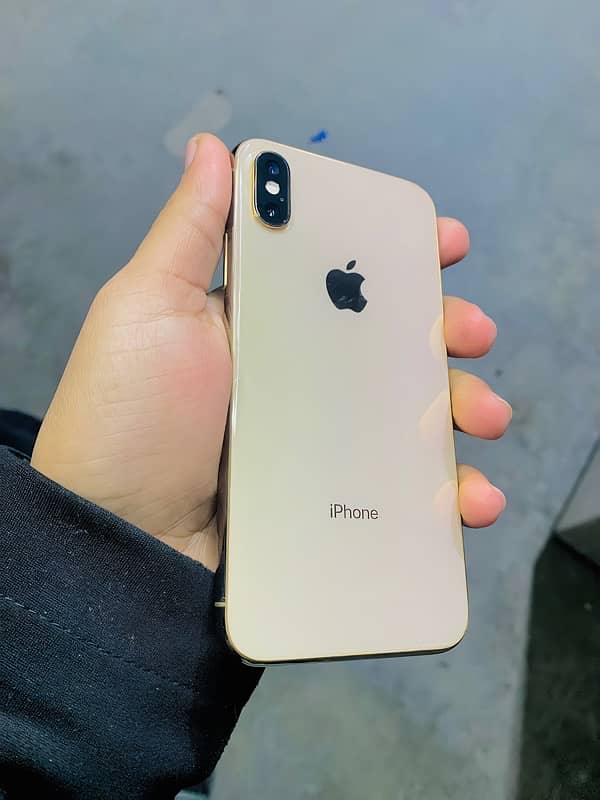 iPHONE XS {GOLDEN COLOUR}(256GB MEMORY) 2