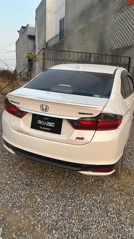 Honda Grace Hybrid 2015 1