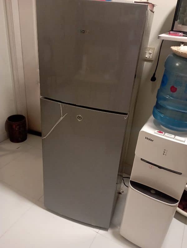 HRF-276 HAIER 10-CFT REFRIGERATOR PERFECT CONDITION 1